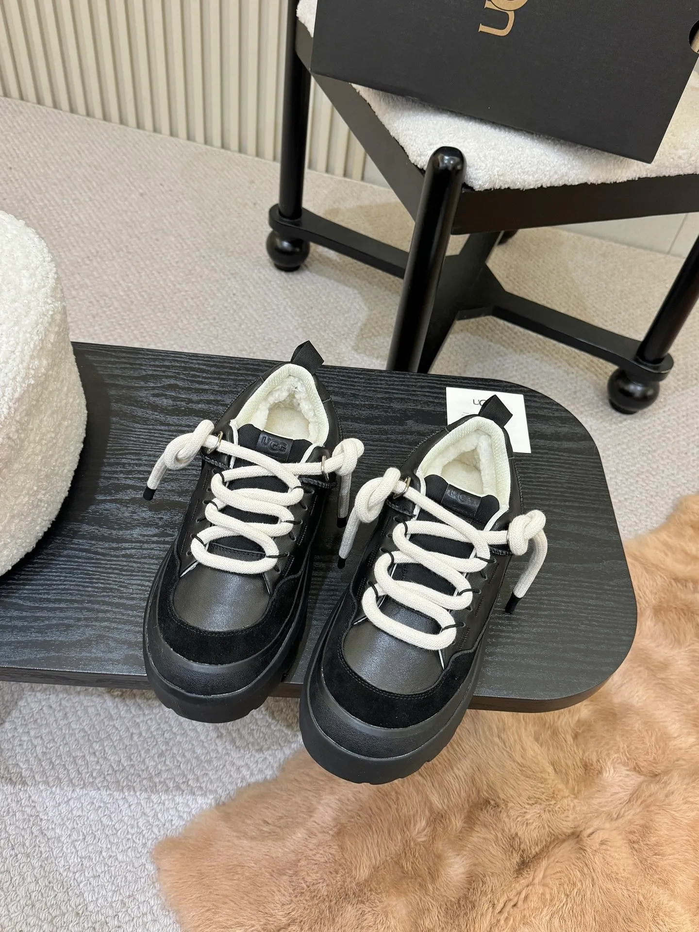 Men's shoes pP600! New UGG is on the market! Autumn and winter modern casual men's and women's low-cut shoes, snow boots, slippers, two-way shoes, this set of ugly bread shoes 🤏 Suede + sheepskin integrated lining, super convenient to step on. Adjustable upper straps. Velcro design adapts to various foot types. Thick soles hide flesh and are sexy, and feel like stepping on cotton☁️ When you go out on the street, you are chased and asked 🔗 Do you want to be lazy and fashionable in autumn and winter? Just lock this one💥 Style number, 1171355, size 35-41, men’s size 39-45